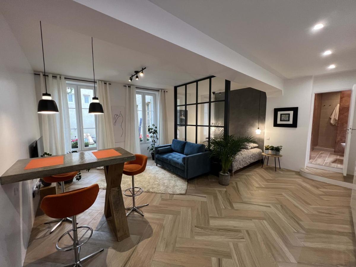 Bel appartement au centre du vieux Joigny Extérieur photo