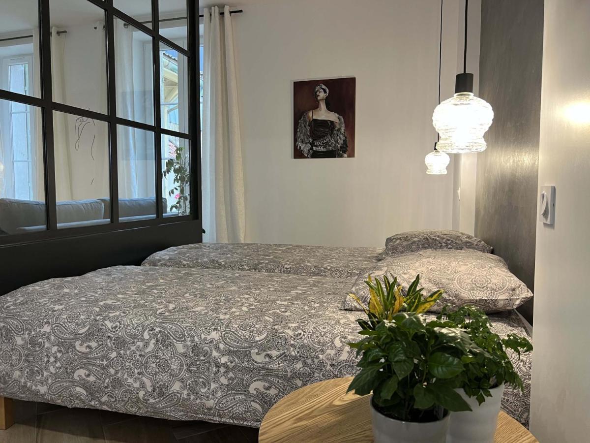 Bel appartement au centre du vieux Joigny Extérieur photo